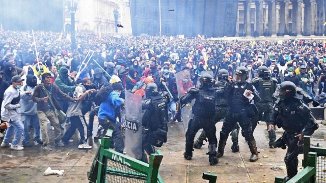 Colombia: Un muerto en protestas contra reforma tributaria