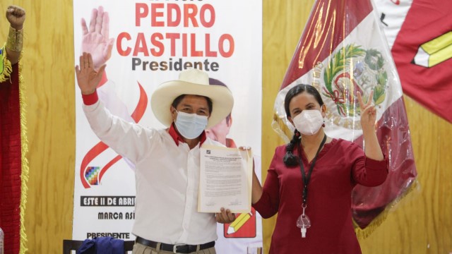 Pedro Castillo y Verónika Mendoza firman acuerdo político y ciudadano